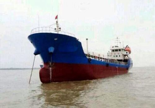 出售1000吨成品油船