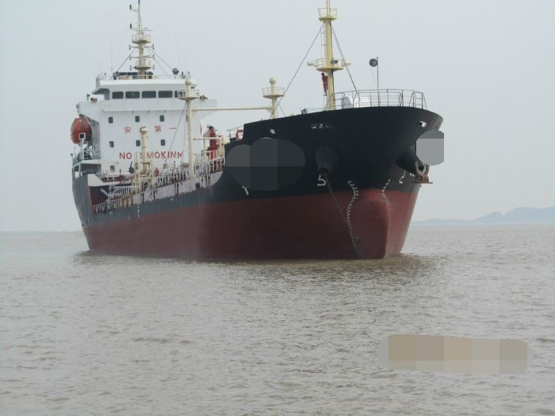 出售3695吨成品油船