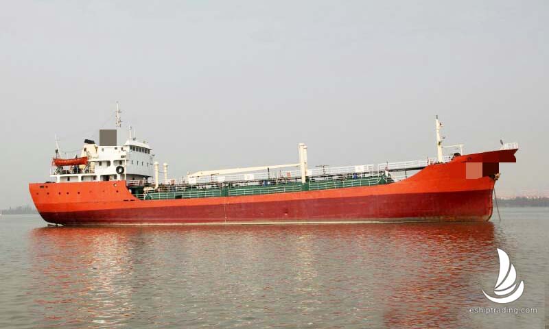 出售3200吨成品油船