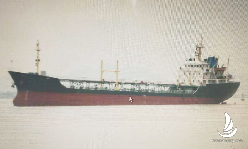 出售3350吨成品油船