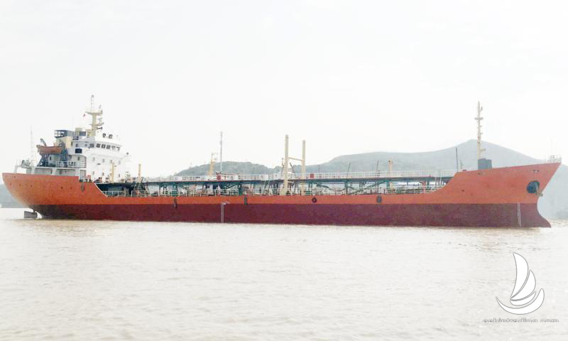 出售3342吨成品油船