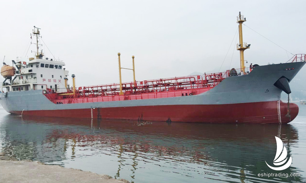 出售1339吨成品油船