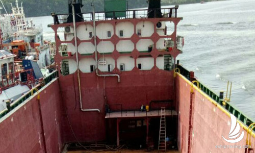 出售1100吨集装箱船