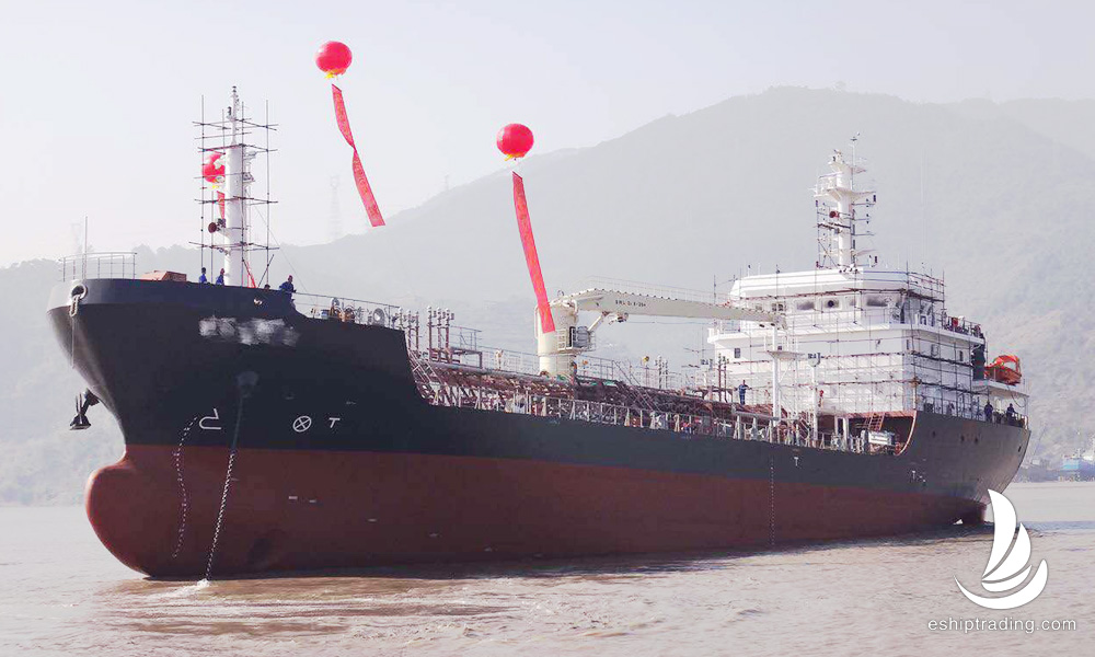 出售3500吨成品油船