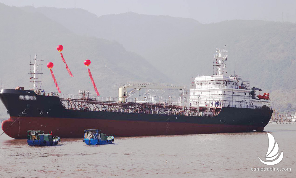 出售3500吨成品油船