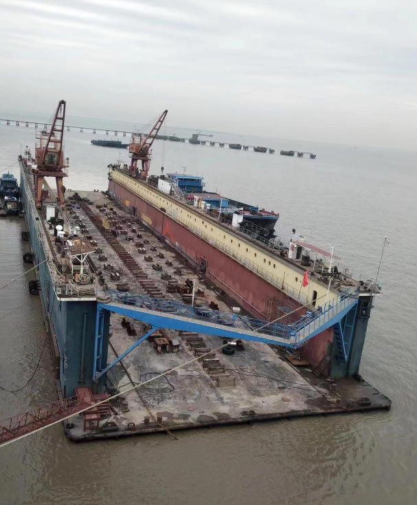 出售6500吨浮船坞