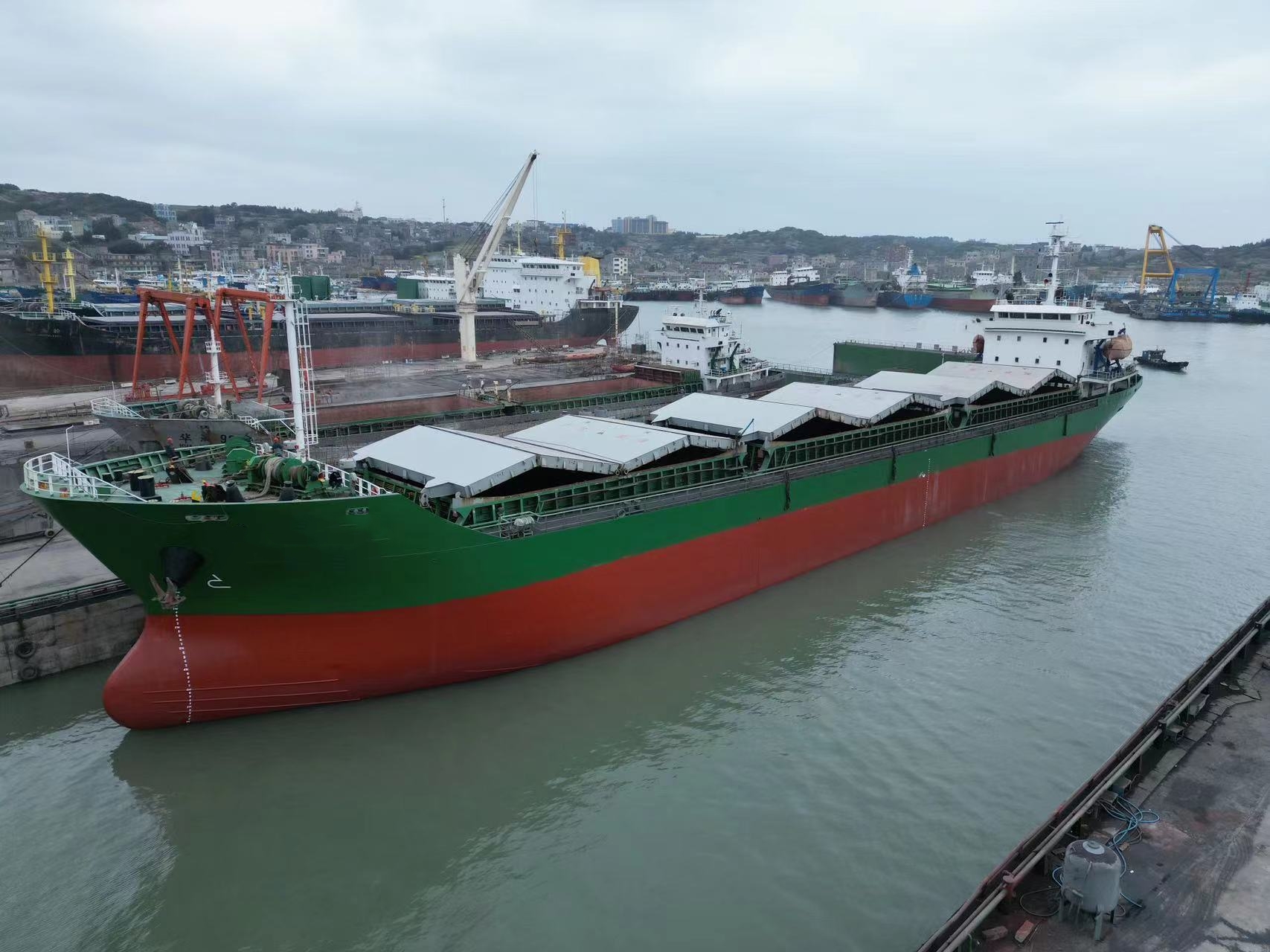 出售9885吨散货船