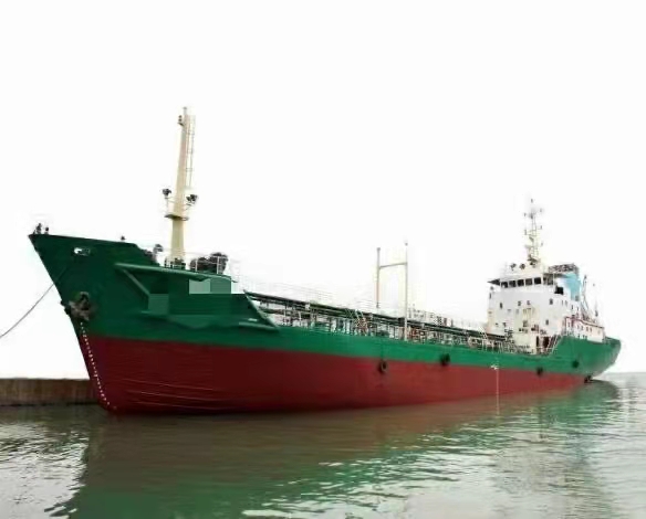出售1708吨成品油船