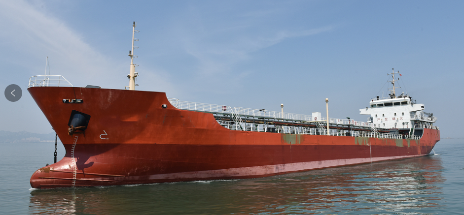 出售4255吨成品油船