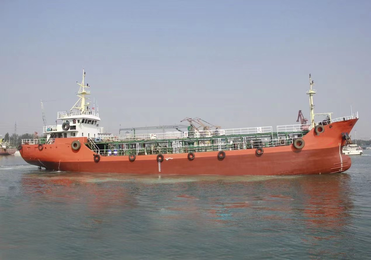 出售890吨加油船