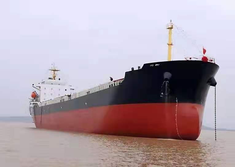 出售7400吨散货船