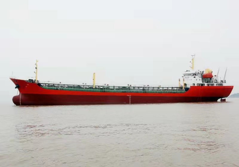 出售3000吨成品油船