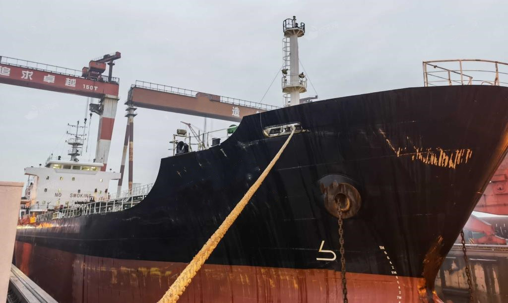出售9641吨成品油船