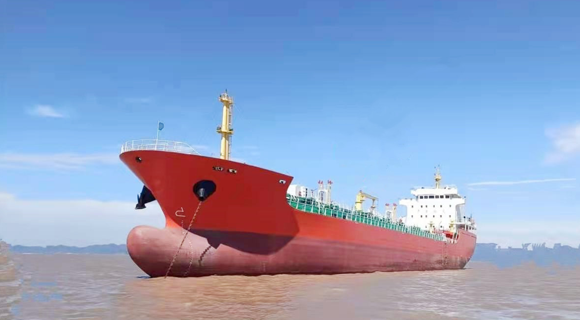 出售9851吨成品油船