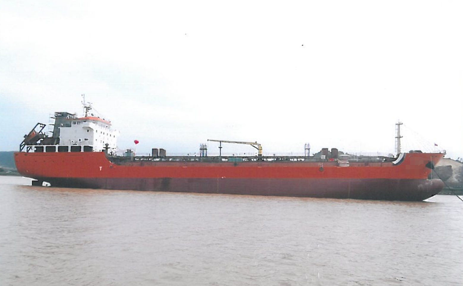 出售7100吨成品油船