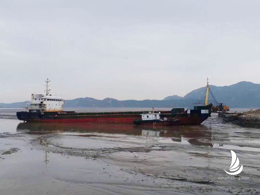出售2944吨甲板驳