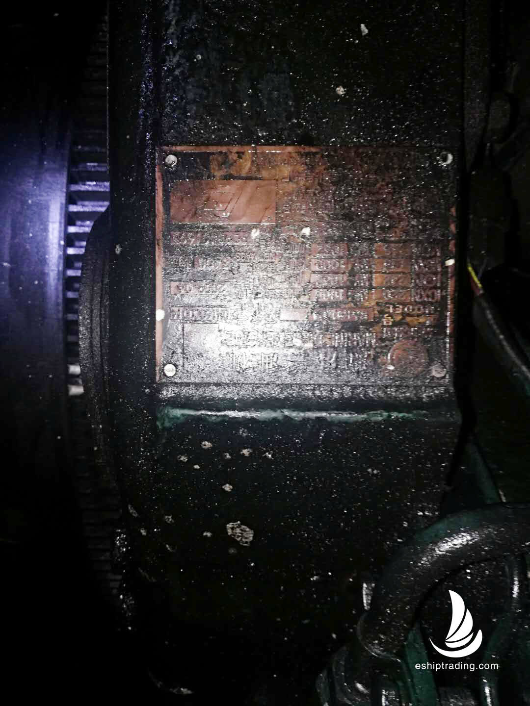 出售1079吨甲板驳