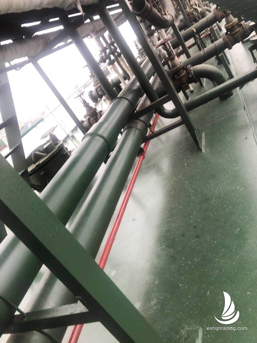 出售896吨成品油船