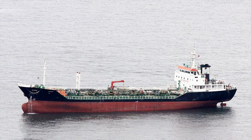 出售3570吨成品油船