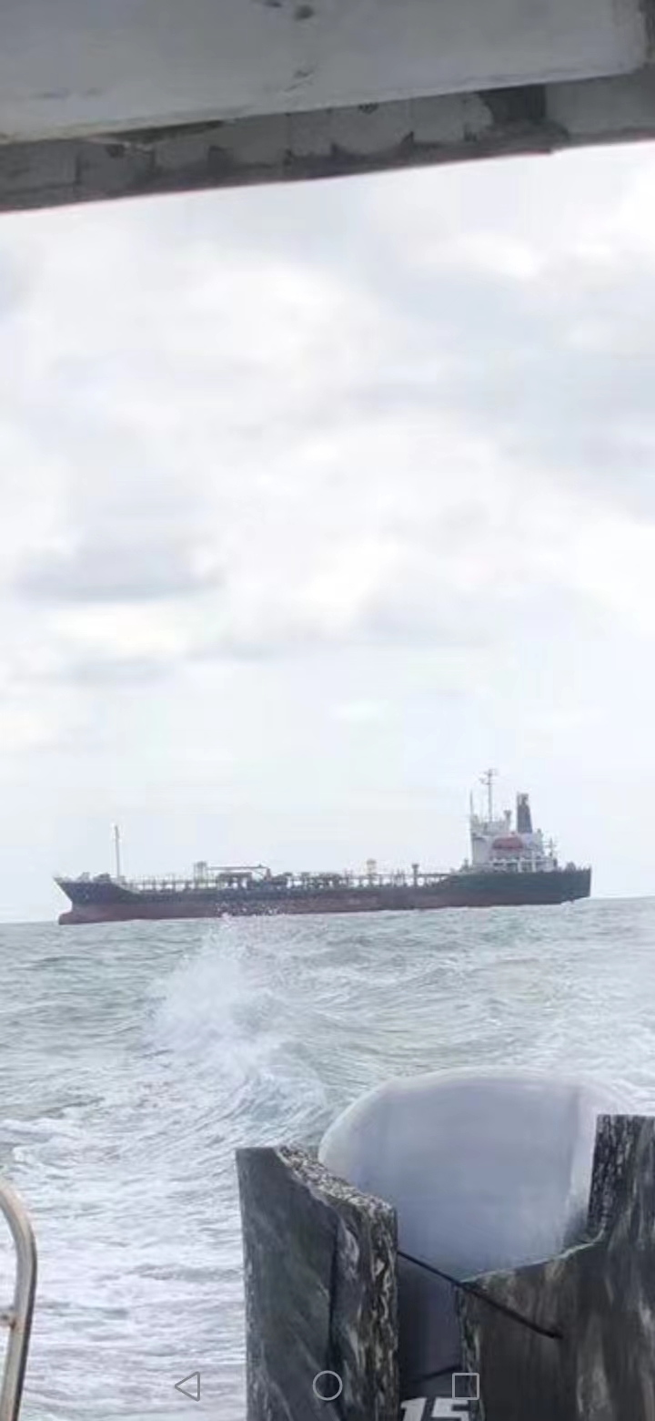 出售6000吨成品油船