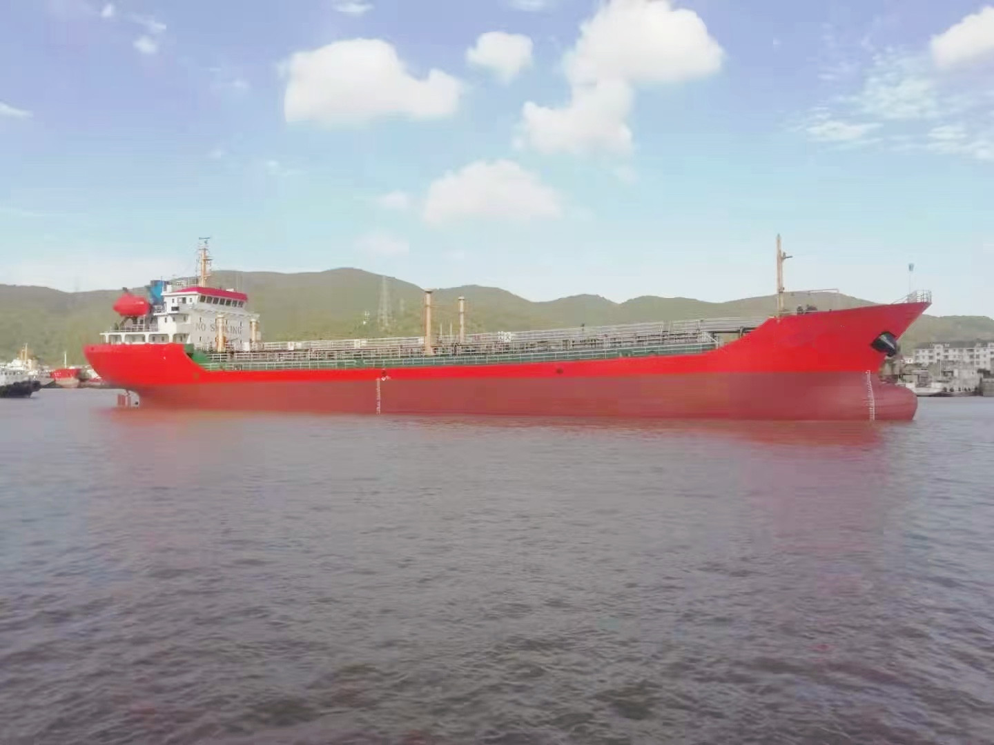 出售4604吨成品油船