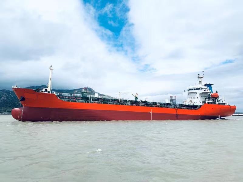 出售6500吨成品油船