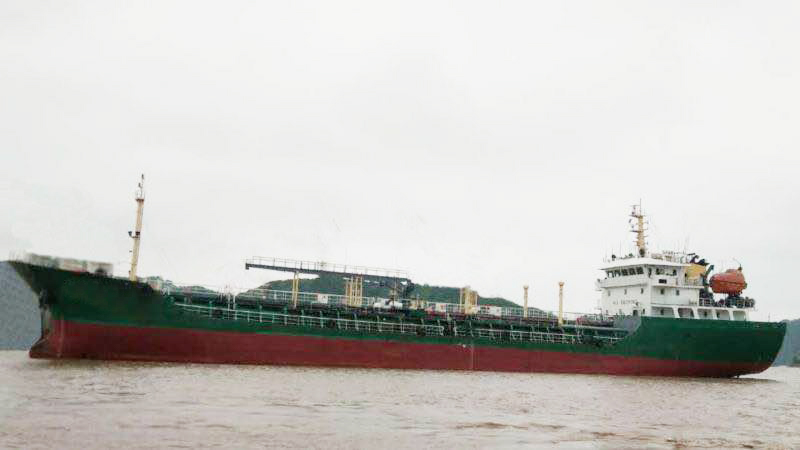 出售3150吨成品油船