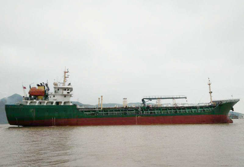 出售3150吨成品油船