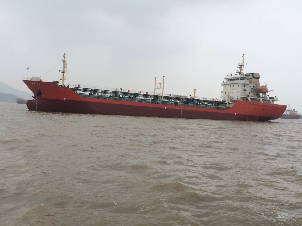 出售4300吨成品油船