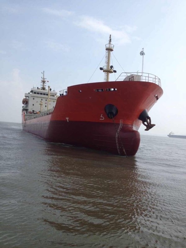 出售4300吨成品油船