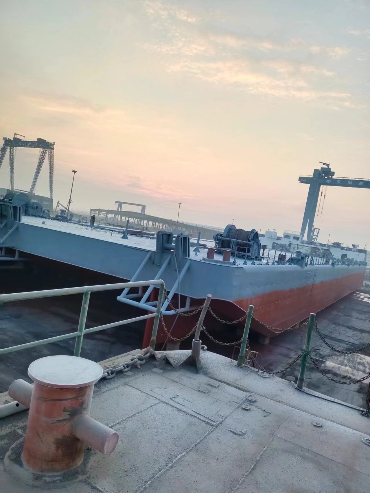 出售340尺无动力驳船