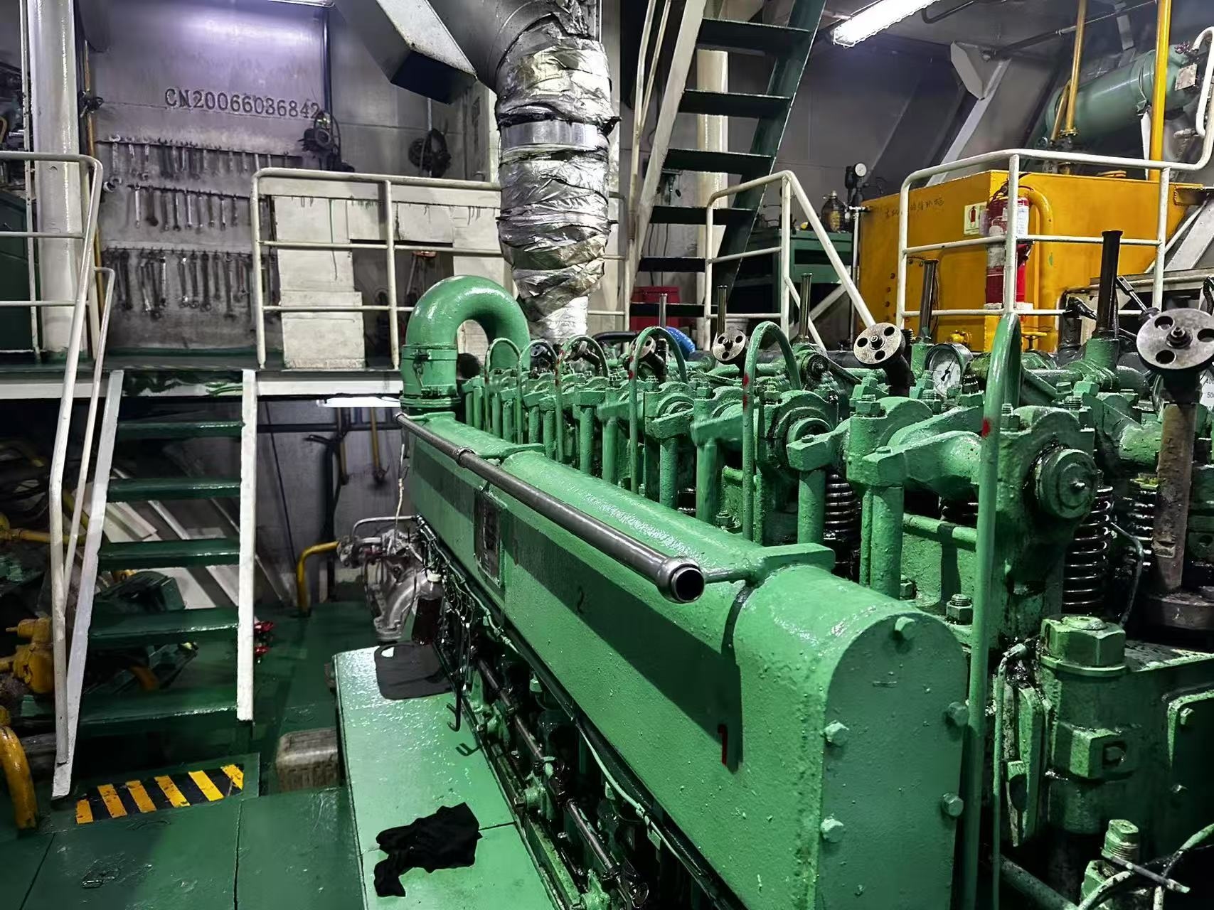 出售1856吨成品油船