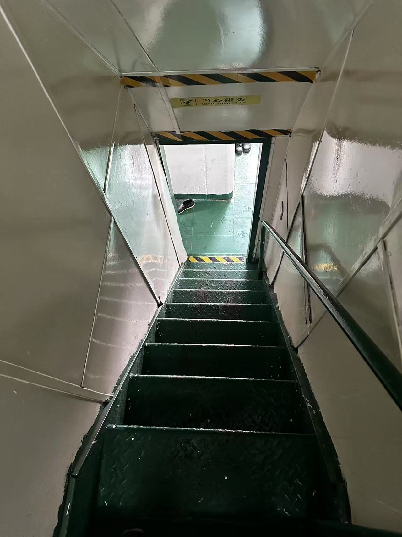 出售1856吨成品油船