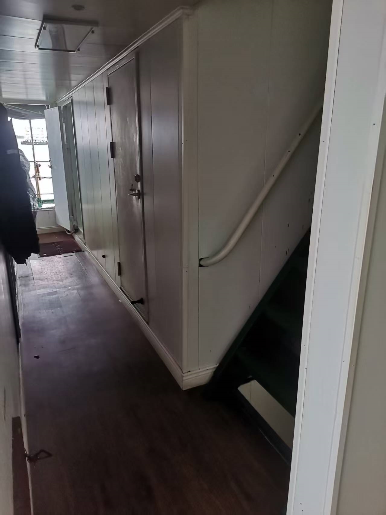 出售717吨成品油船
