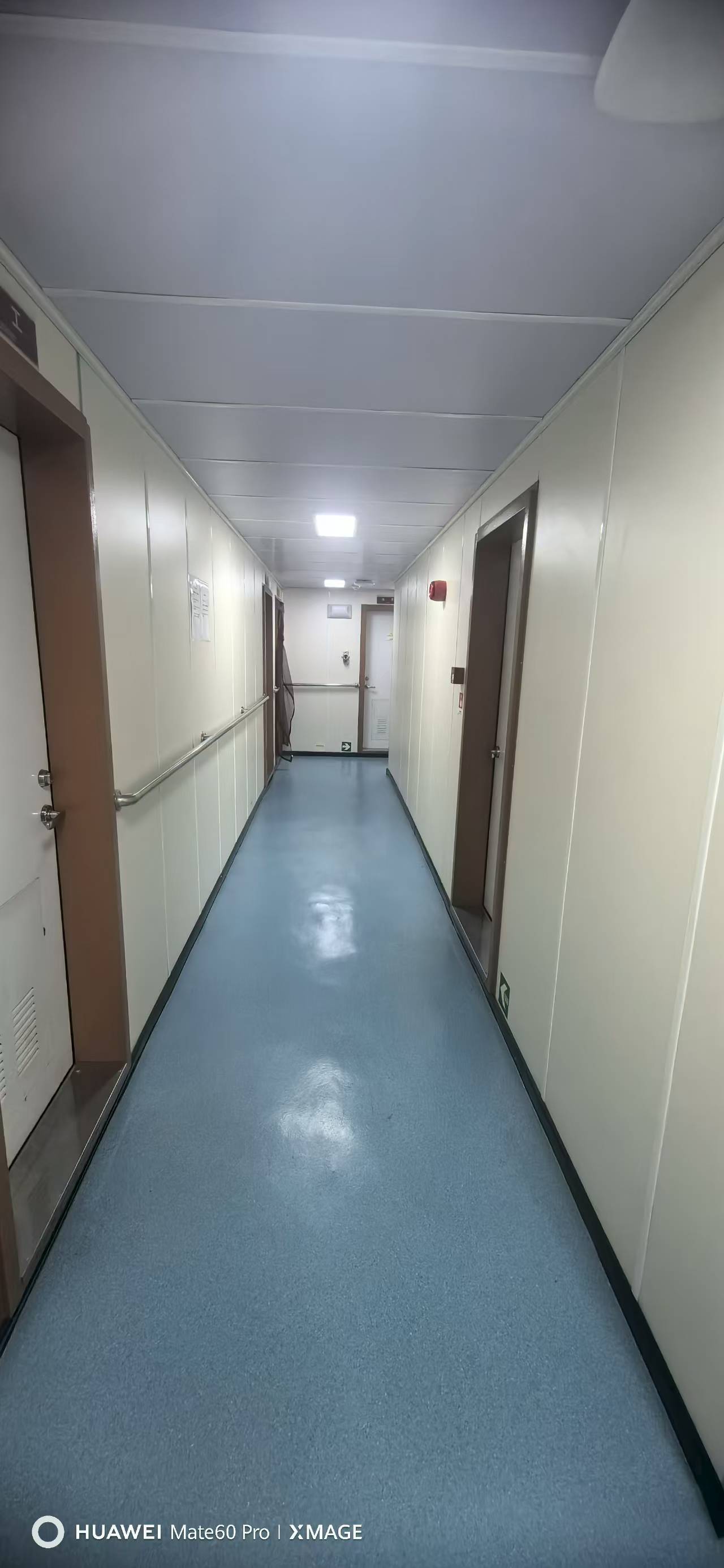 出售1354箱集装箱船
