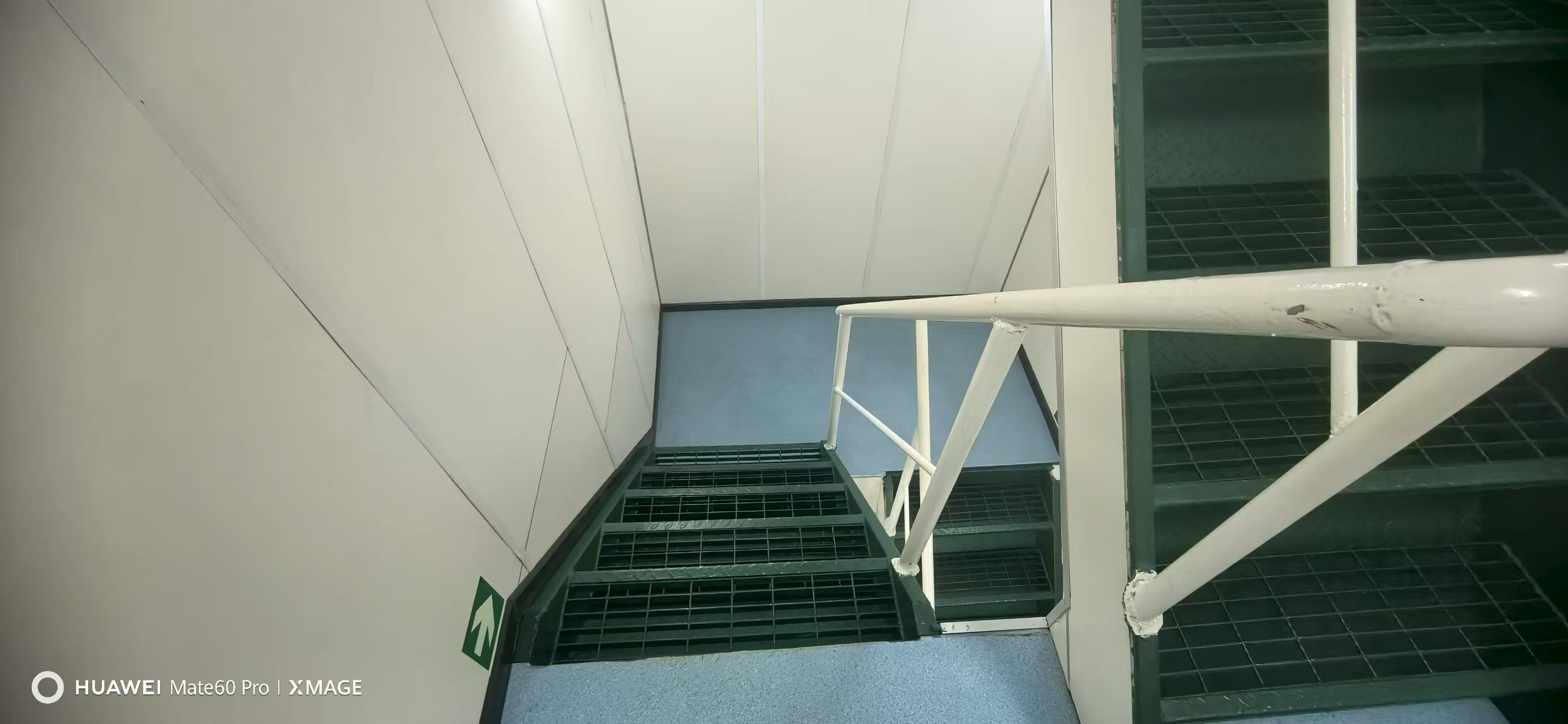 出售1354箱集装箱船