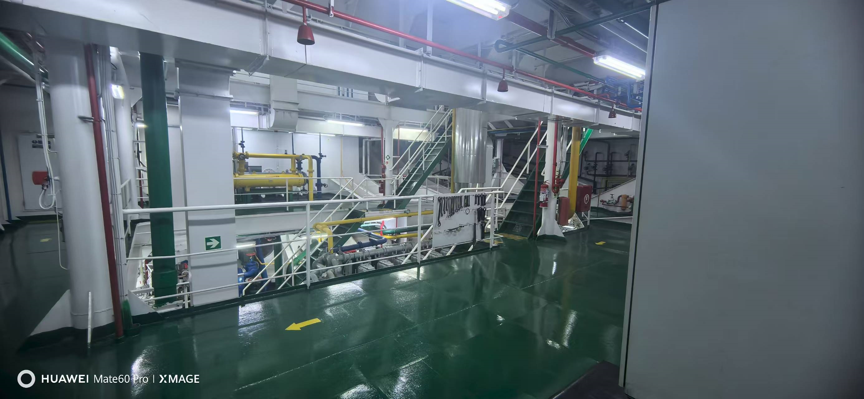 出售1354箱集装箱船