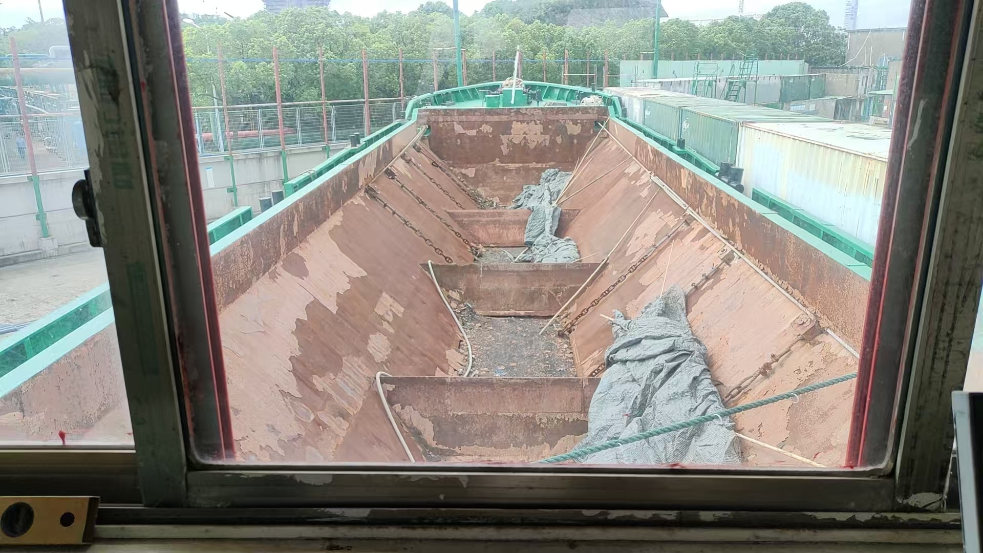出售400m³开底泥驳
